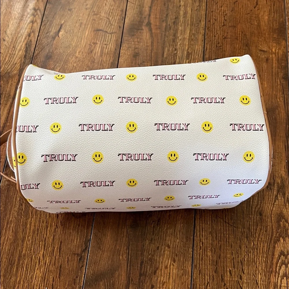 Truly White Smiley Face Travel Bag